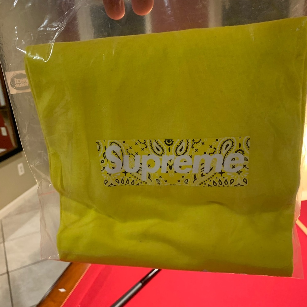 Supreme bandana logo box yellow tee